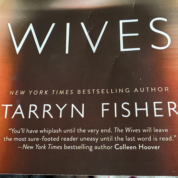 EUC Paperback book “The Wives” by Tarryn Fisher 🌸 BUY 2/$9 - Picture 6 of 6